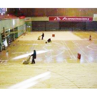 四川省旧实木地板翻新、百强县双流体育中心地板翻新