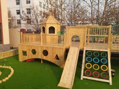 新乐幼儿园木制组合滑梯